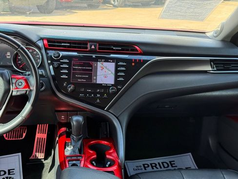 Used 2018 Toyota Camry XLE image 16