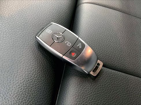 Used 2022 Mercedes-Benz GLB 250 image 11