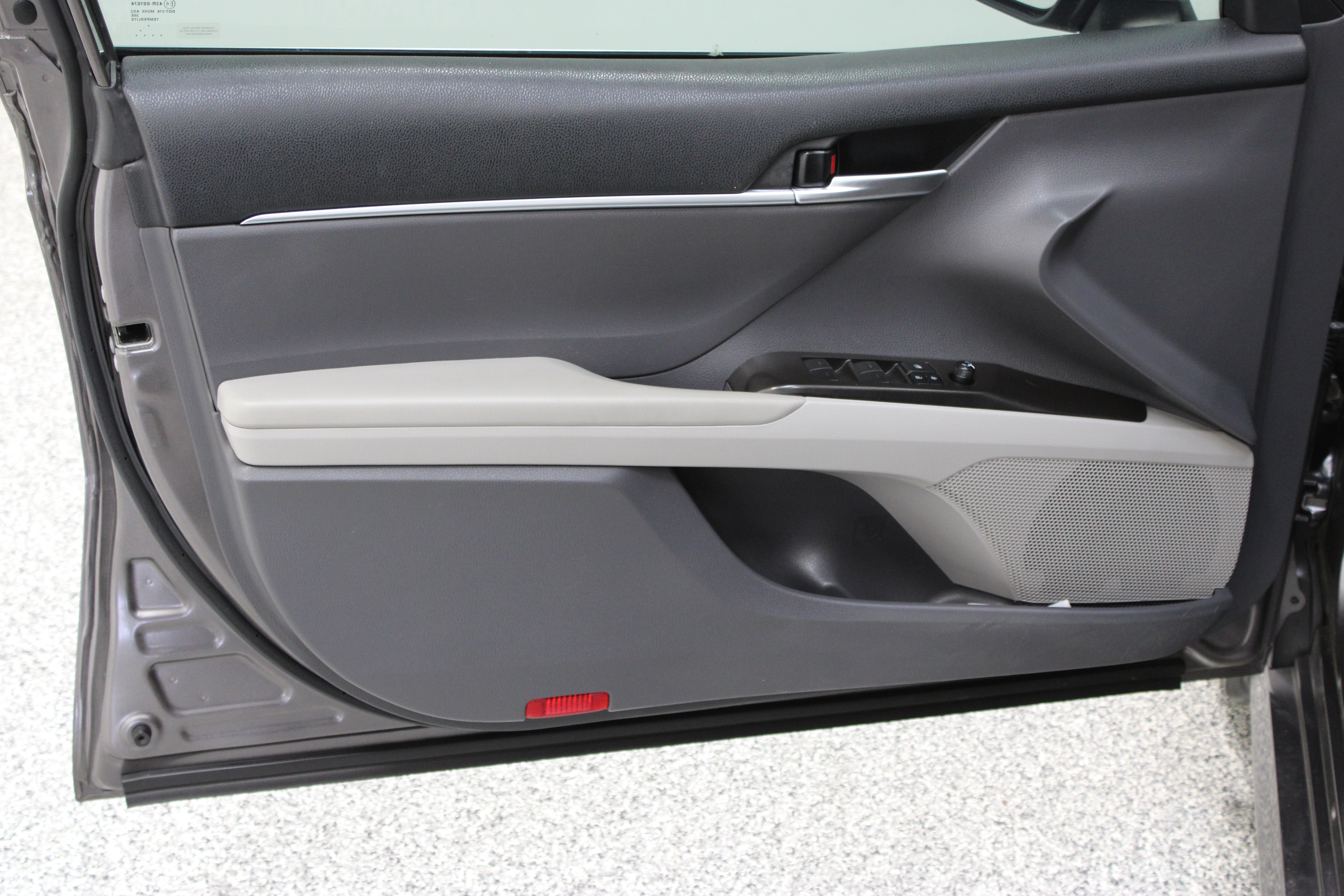 Used 2022 Toyota Camry LE FWD image 12