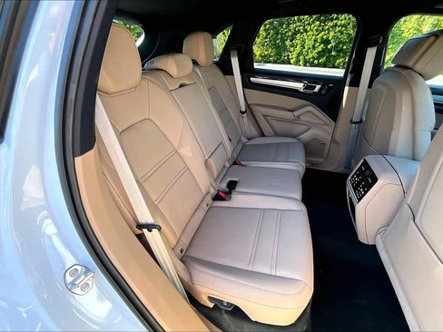 Used 2023 Porsche Cayenne image 19
