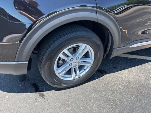 Used 2024 Ford Explorer XLT w/ Equipment Group 202A AWD/4WD image 4