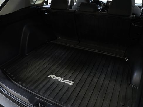 Used 2020 Toyota RAV4 XLE w/ XLE Grade Weather Package AWD/4WD image 50