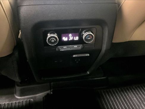 Used 2025 Buick Enclave Preferred w/ Power Package FWD image 24
