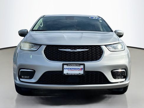Used 2023 Chrysler Pacifica Touring-L FWD image 16