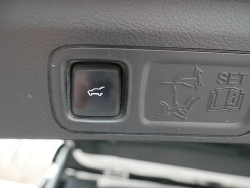 Used 2018 Ford Expedition Limited w/ Equipment Group 302A AWD/4WD image 13