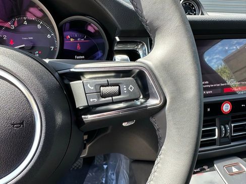 Used 2025 Porsche Macan AWD/4WD image 20