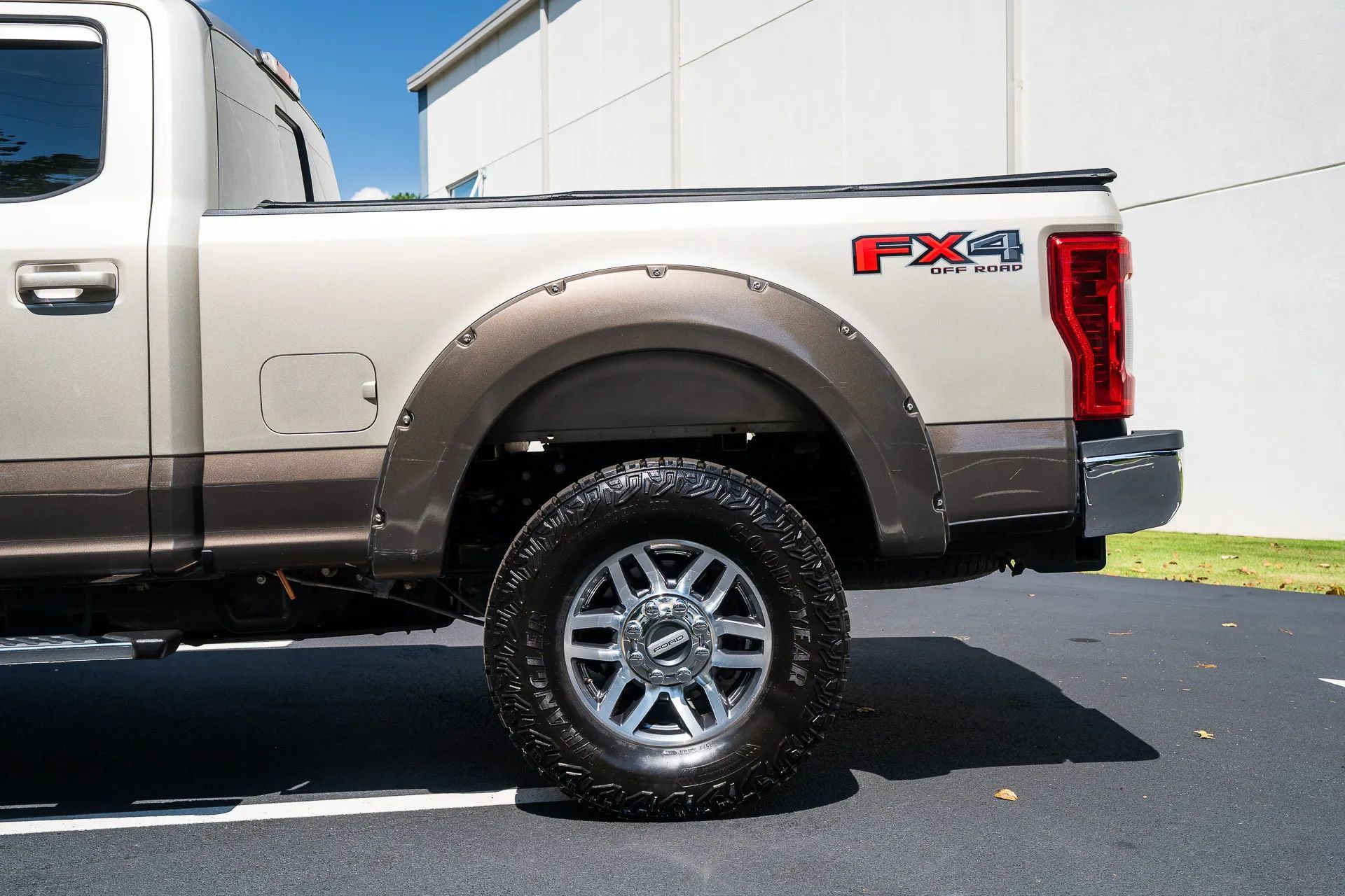 Used 2017 Ford F250 Lariat AWD/4WD image 5
