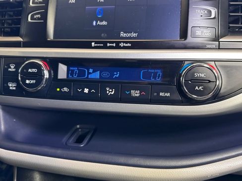 Used 2018 Toyota Highlander XLE FWD image 34