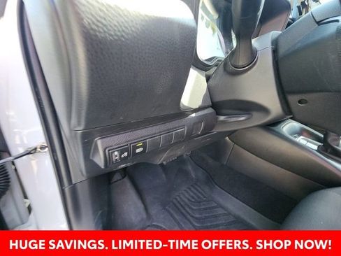 Used 2022 Toyota Corolla LE FWD image 23