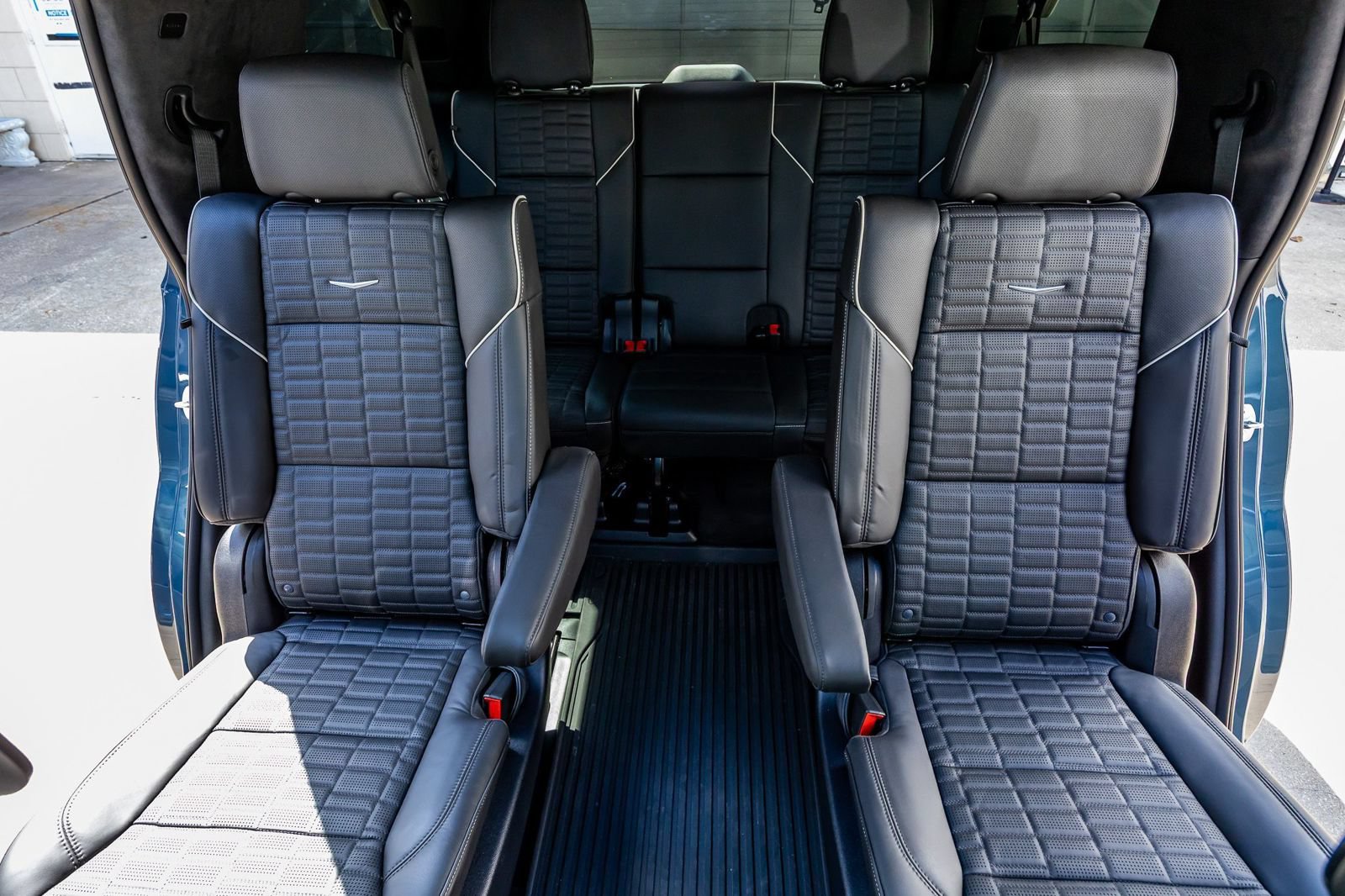 Used 2025 Cadillac Escalade Sport Platinum AWD/4WD image 38