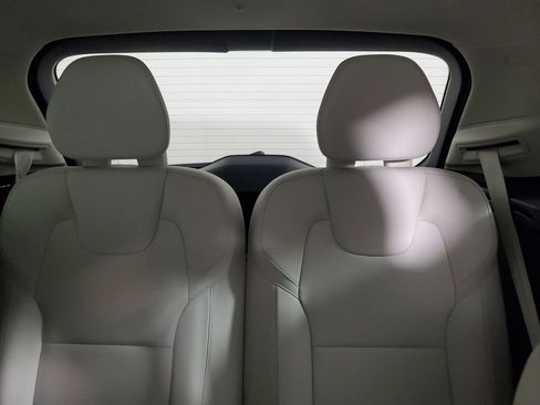 Certified 2024 Volvo XC90 T8 Plus w/ Protection Package Premier AWD/4WD image 17