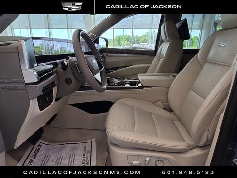 Certified 2026 Cadillac Escalade Platinum Sport w/ LPO, Floor Liner Package AWD/4WD image 15