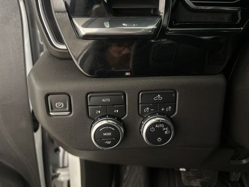 Used 2023 GMC Sierra 1500 SLE image 19