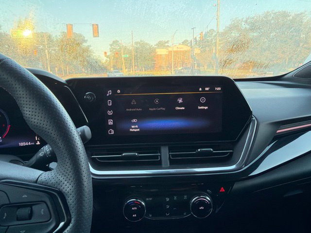Used 2024 Chevrolet Trax RS FWD image 15
