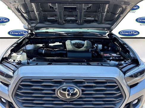Used 2021 Toyota Tacoma TRD Sport w/ TRD Premium Sport Package AWD/4WD image 31