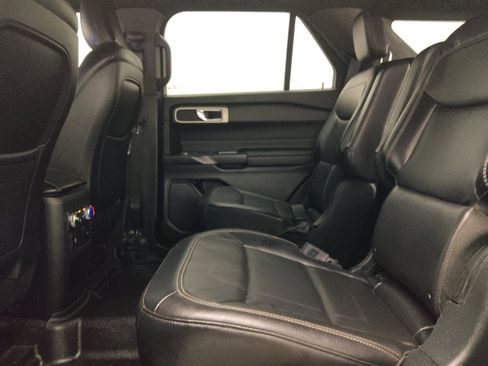 Used 2020 Ford Explorer XLT w/ Equipment Group 202A RWD image 18