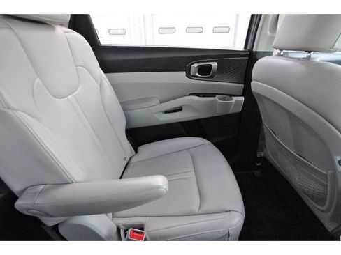 Used 2023 Kia Sorento EX FWD image 9