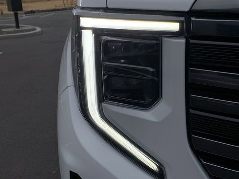 Used 2024 GMC Sierra 1500 AT4 w/ Technology Package image 9