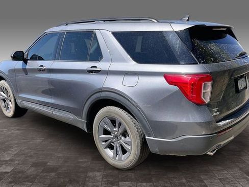 Used 2022 Ford Explorer XLT w/ Equipment Group 202A AWD/4WD image 4