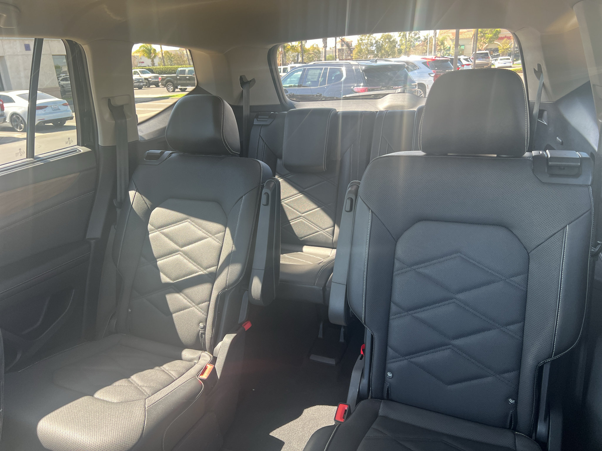 Used 2024 Volkswagen Atlas SE FWD image 12