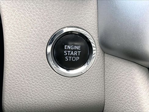 Used 2019 Toyota Highlander Limited Platinum image 32