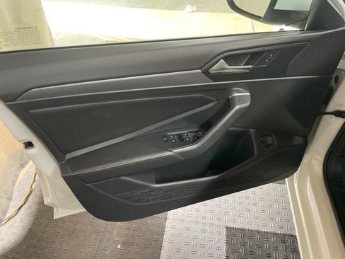 Certified 2023 Volkswagen Jetta SE w/ Panoramic Sunroof Package FWD image 12