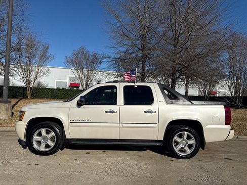 Used 2008 Chevrolet Avalanche LTZ w/ LTZ Preferred Equipment Group image 5