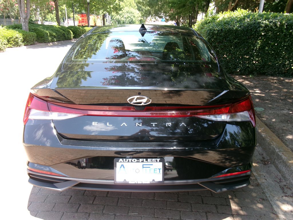 Used 2023 Hyundai Elantra SE FWD image 6