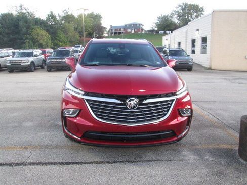 Used 2023 Buick Enclave Essence image 3