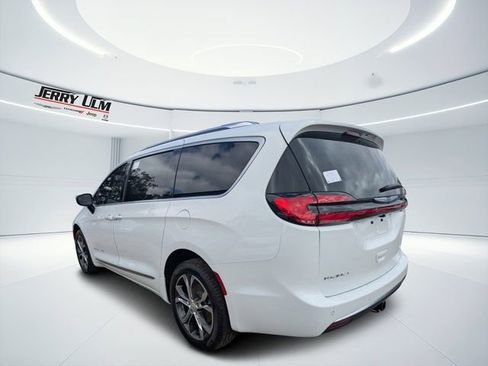 New 2026 Chrysler Pacifica Pinnacle w/ Trailer Tow Group image 5