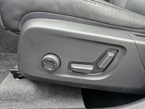 Certified 2024 Volvo XC40 B5 Plus w/ Climate Package image 27