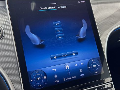 Used 2025 Mercedes-Benz CLE 300 4MATIC Cabriolet image 17