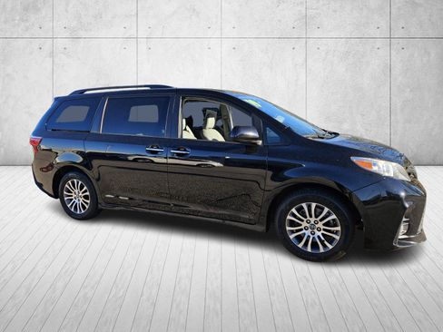 Used 2019 Toyota Sienna XLE Premium image 1