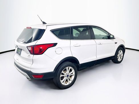Used 2019 Ford Escape SE image 9