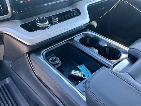 New 2026 Ford Expedition Active image 8