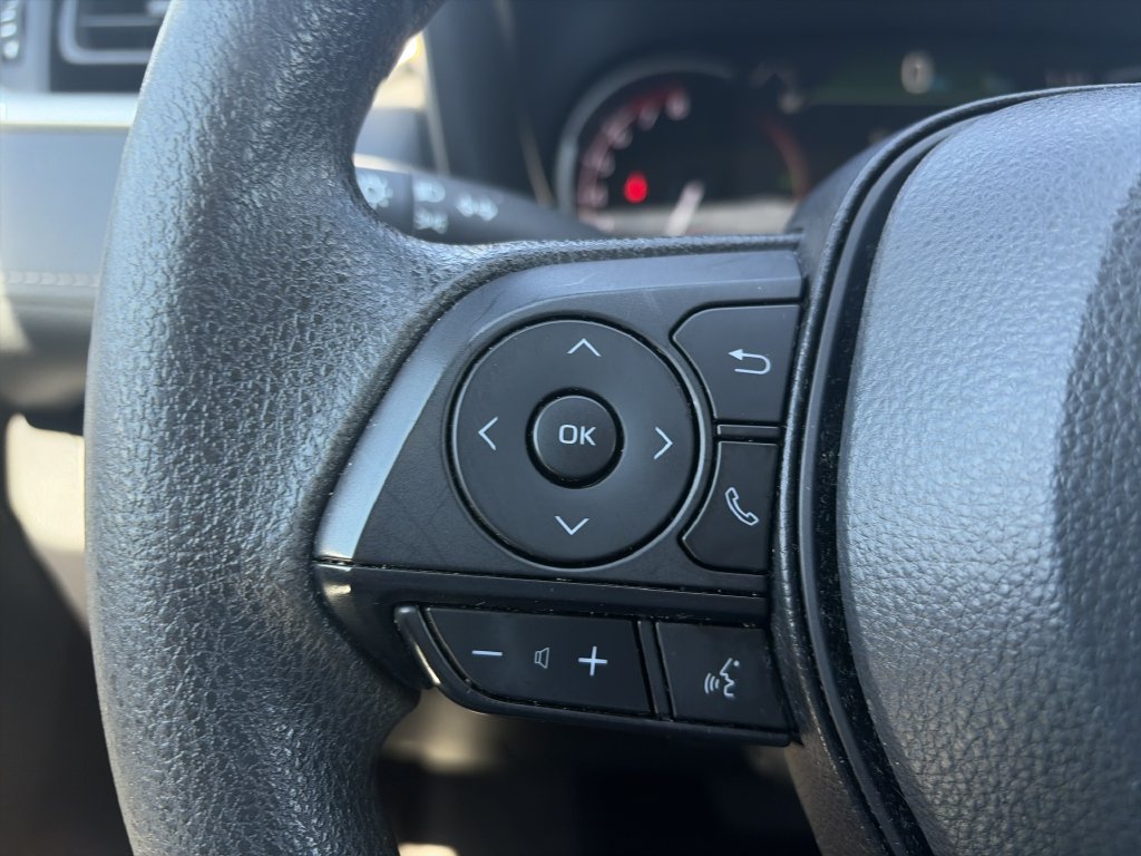 Used 2025 Toyota RAV4 XLE FWD image 18