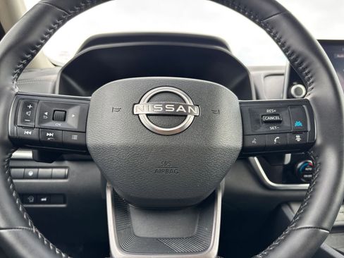 Used 2025 Nissan Rogue SV image 30