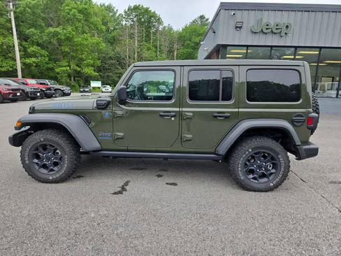 Used 2023 Jeep Wrangler Unlimited w/ Sun & Screen Package AWD/4WD image 7