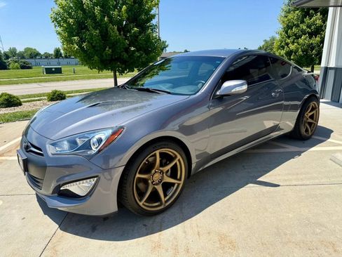 Used 2015 Hyundai Genesis 3.8 RWD image 4