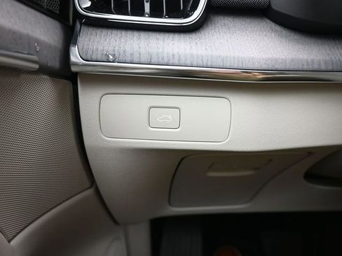 New 2026 Volvo XC90 B6 Ultra w/ Protection Package image 28