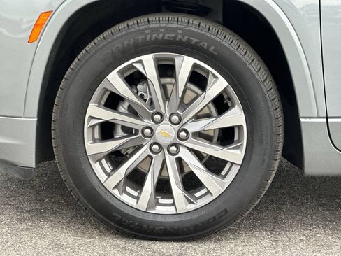Used 2023 Chevrolet Traverse Premier AWD/4WD image 26
