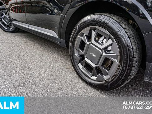 Used 2025 Kia Carnival EX image 16