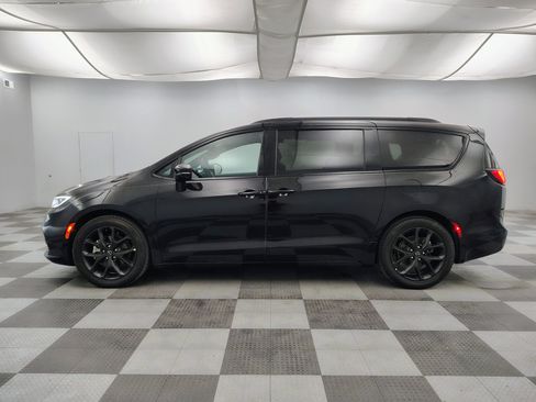 Used 2025 Chrysler Pacifica Limited FWD image 5