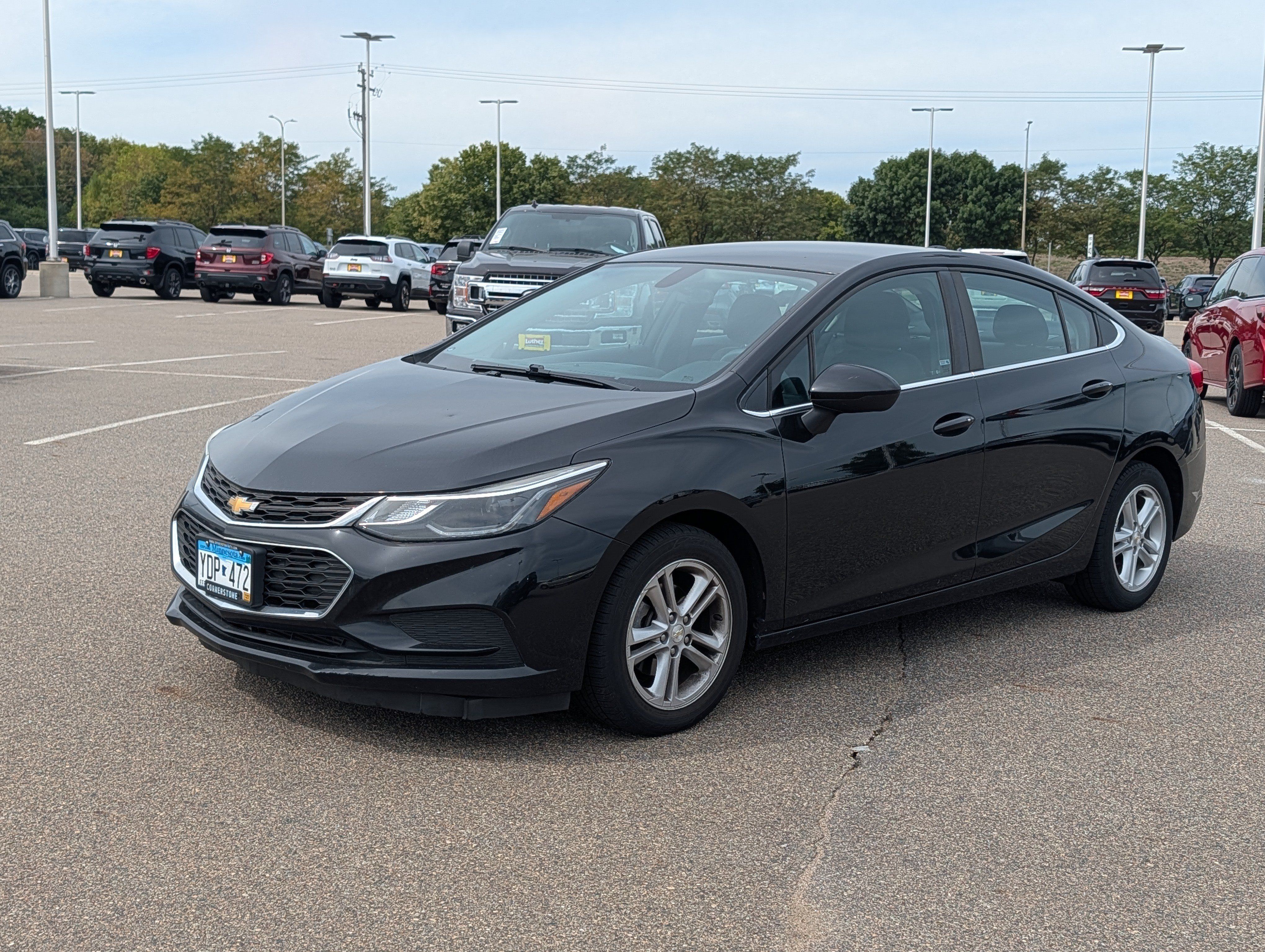 Used 2017 Chevrolet Cruze LT w/ Convenience Package FWD image 2