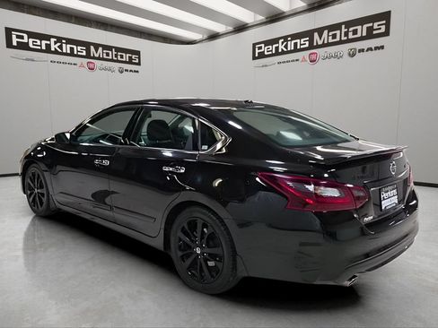 Used 2018 Nissan Altima 2.5 SR w/ SR Midnight Edition FWD image 3