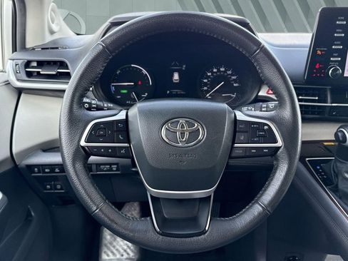 Used 2024 Toyota Sienna XLE w/ XLE Plus Package image 13