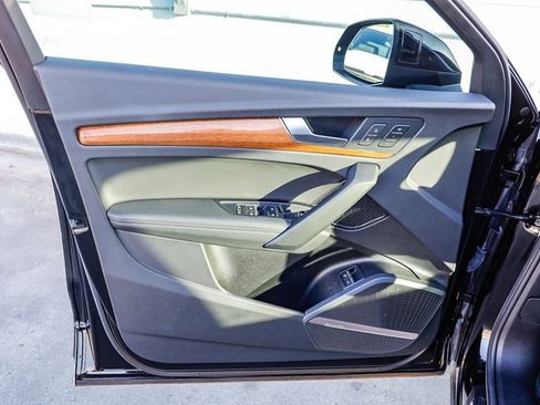 Used 2021 Audi Q5 e Premium Plus w/ Premium Plus Package image 22