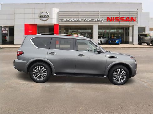 Used 2024 Nissan Armada SL image 2