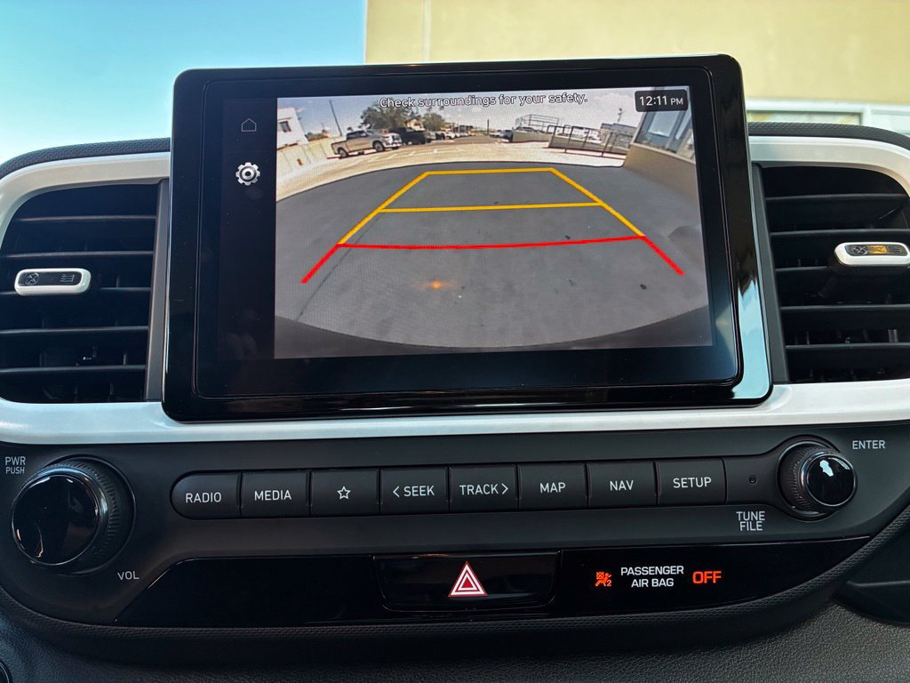 Used 2025 Hyundai Venue Limited FWD image 14