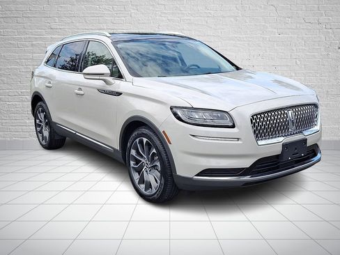 Used 2022 Lincoln Nautilus Reserve w/ Luxury Package AWD/4WD image 3